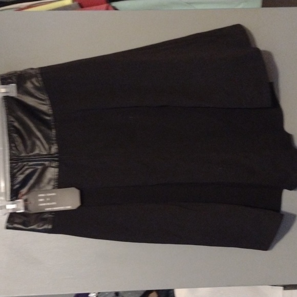 Tripp NYC size small double belted black skirt - Picture 2 of 10